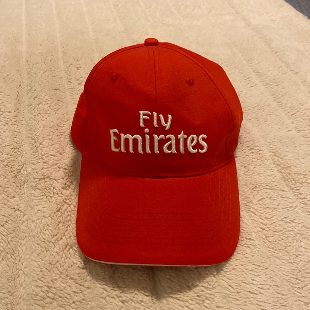 Fly a Emirates hat